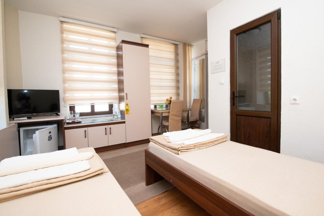 Stone Bridge Apartments 비톨라 외부 사진